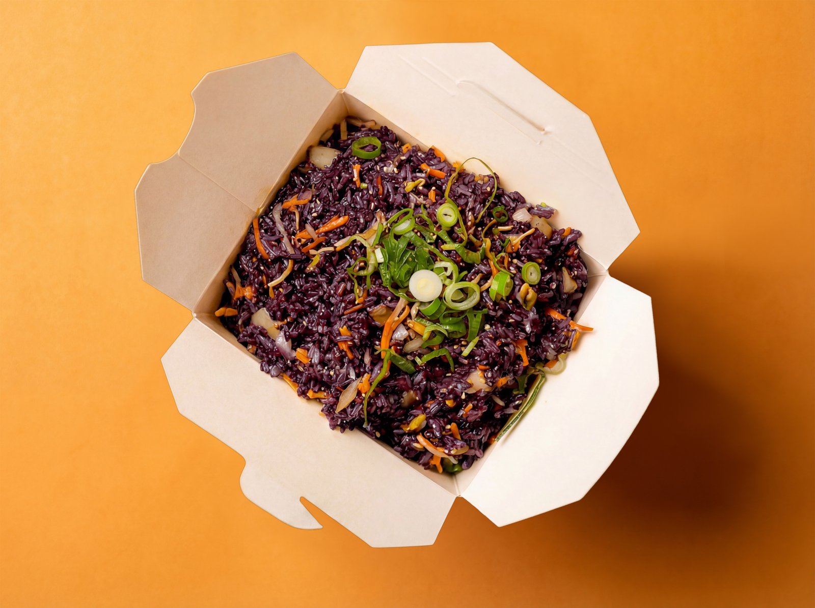 Gallery image Sült fekete rizs tojással és zöldségekkel